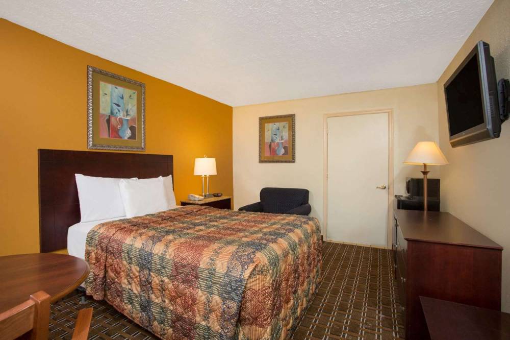 Days Inn By Wyndham Chester 10
