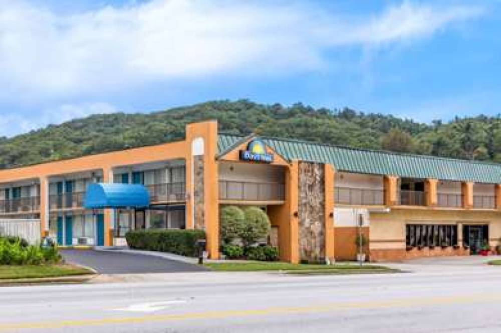 DAYS INN BY WYNDHAM CLAYTON 4