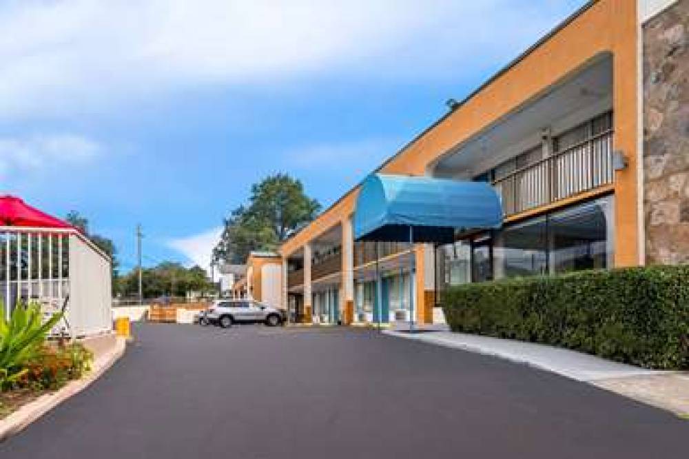 DAYS INN BY WYNDHAM CLAYTON 3