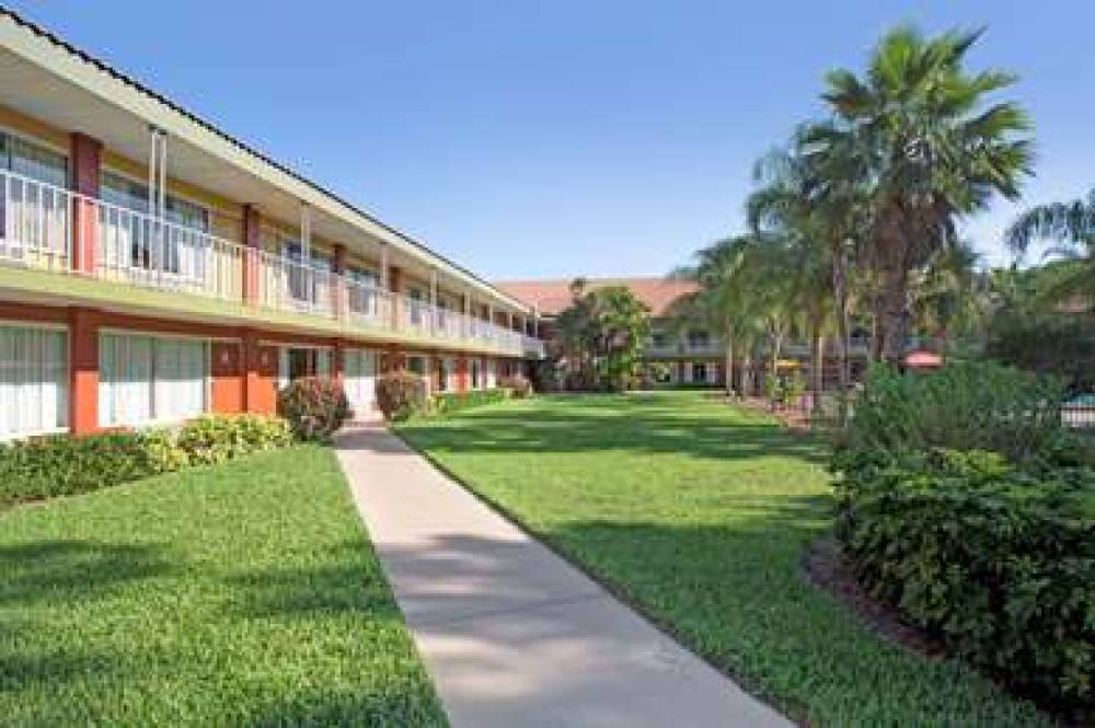 Days Inn By Wyndham Cocoa Cruiseport West At I 95/524