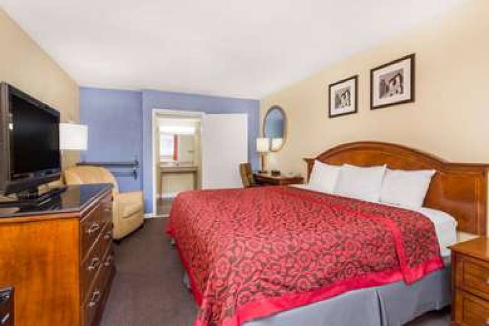 DAYS INN BY WYNDHAM COLLEGE PARK AI 8