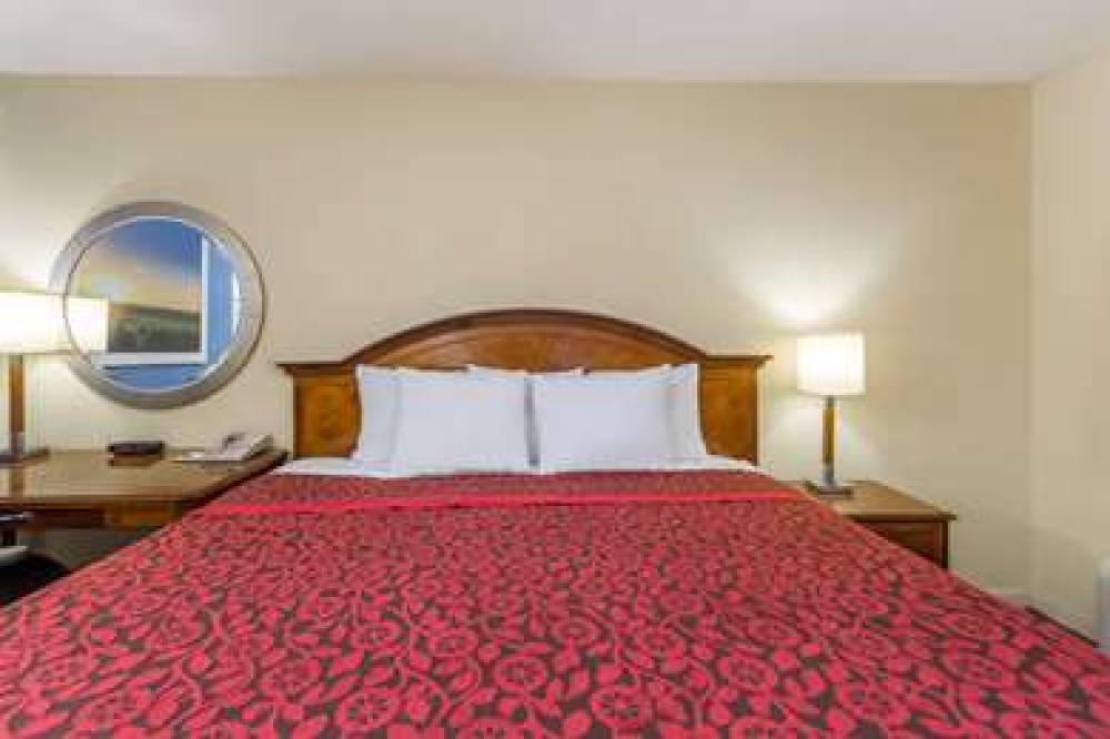 DAYS INN BY WYNDHAM COLLEGE PARK AI 7