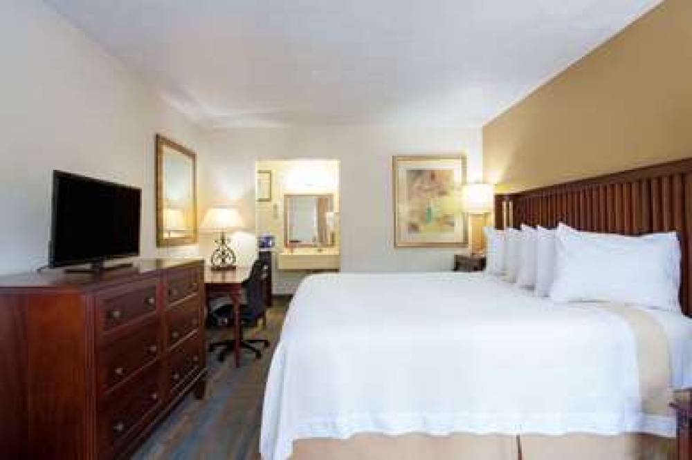 Days Inn By Wyndham Daytona Beach Speedway 8