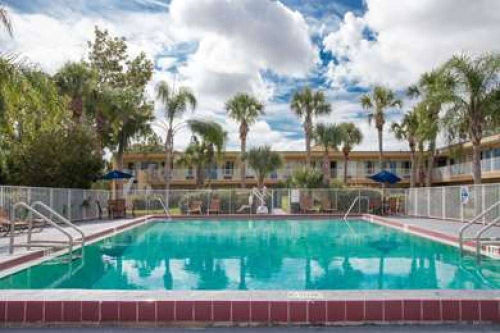 Days Inn By Wyndham Daytona Beach Speedway 4