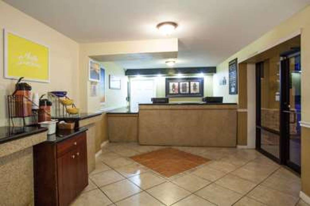 Days Inn By Wyndham Daytona Beach Speedway 3