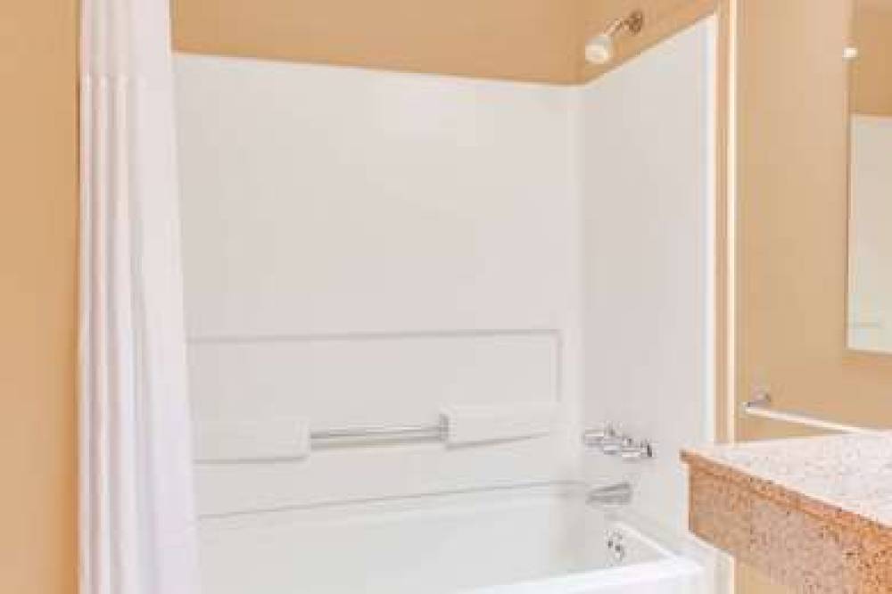DAYS INN BY WYNDHAM, DOWNTOWN AIKEN 8