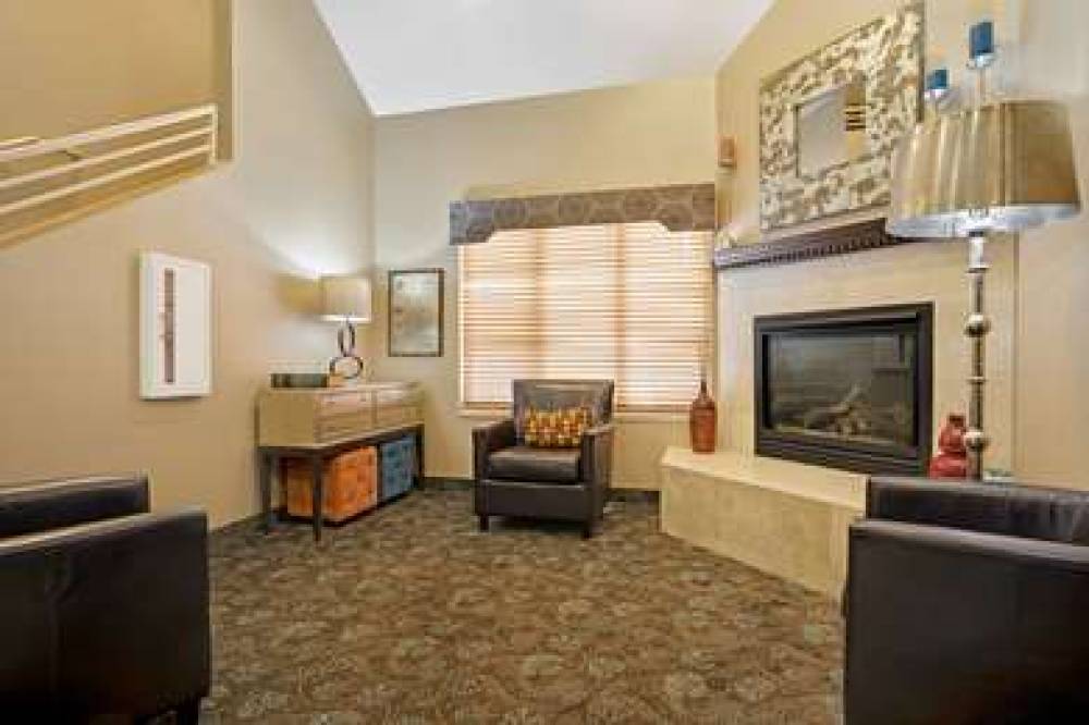 DAYS INN BY WYNDHAM EAGAN MINNESOTA 4