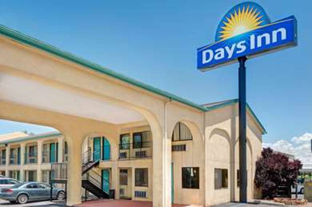 DAYS INN BY WYNDHAM ESPANOLA 1