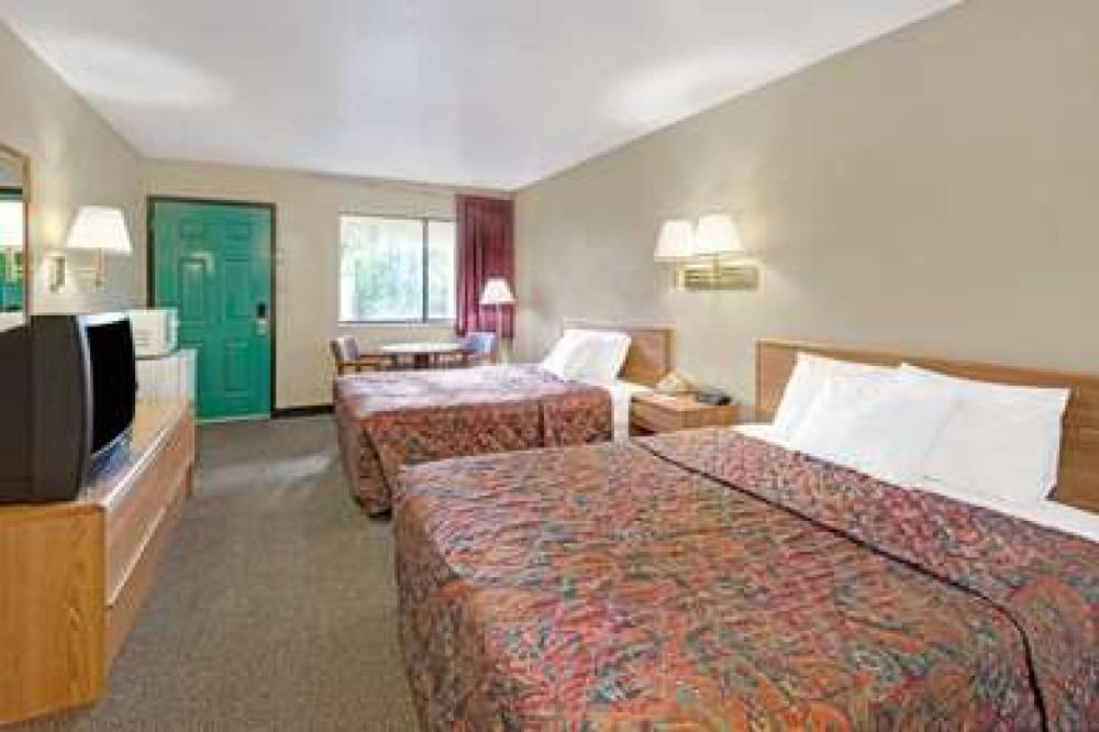 DAYS INN BY WYNDHAM ESPANOLA 9