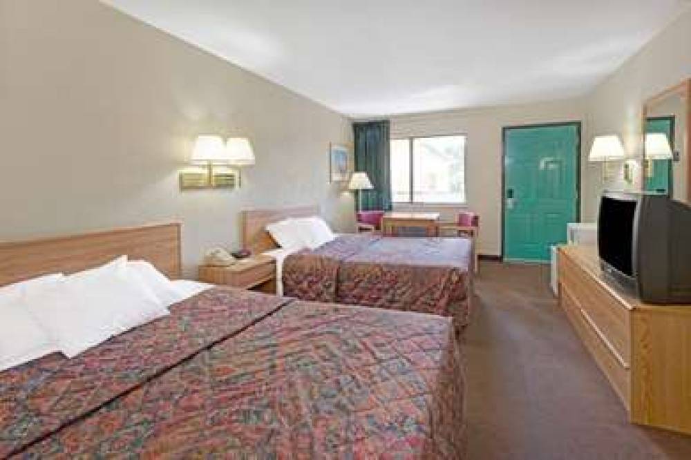 DAYS INN BY WYNDHAM ESPANOLA 6
