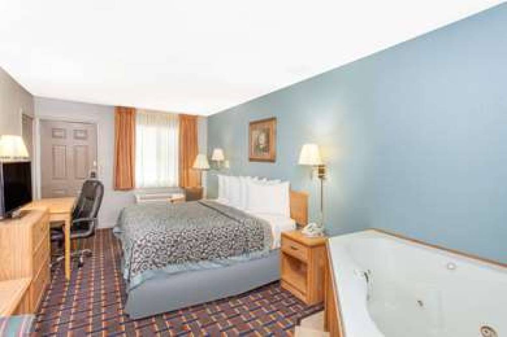 Days Inn By Wyndham Farmer City 5