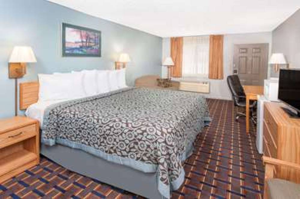 Days Inn By Wyndham Farmer City 10