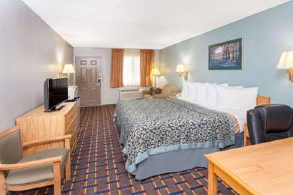 Days Inn By Wyndham Farmer City 9