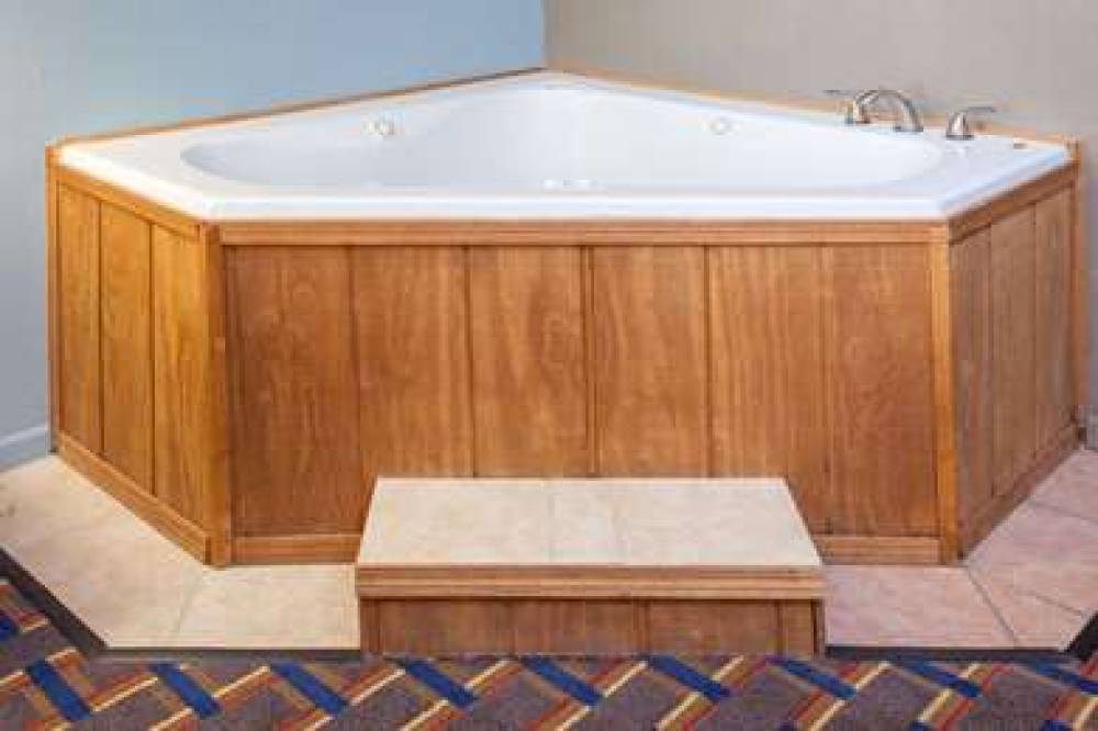 Days Inn By Wyndham Farmer City 7