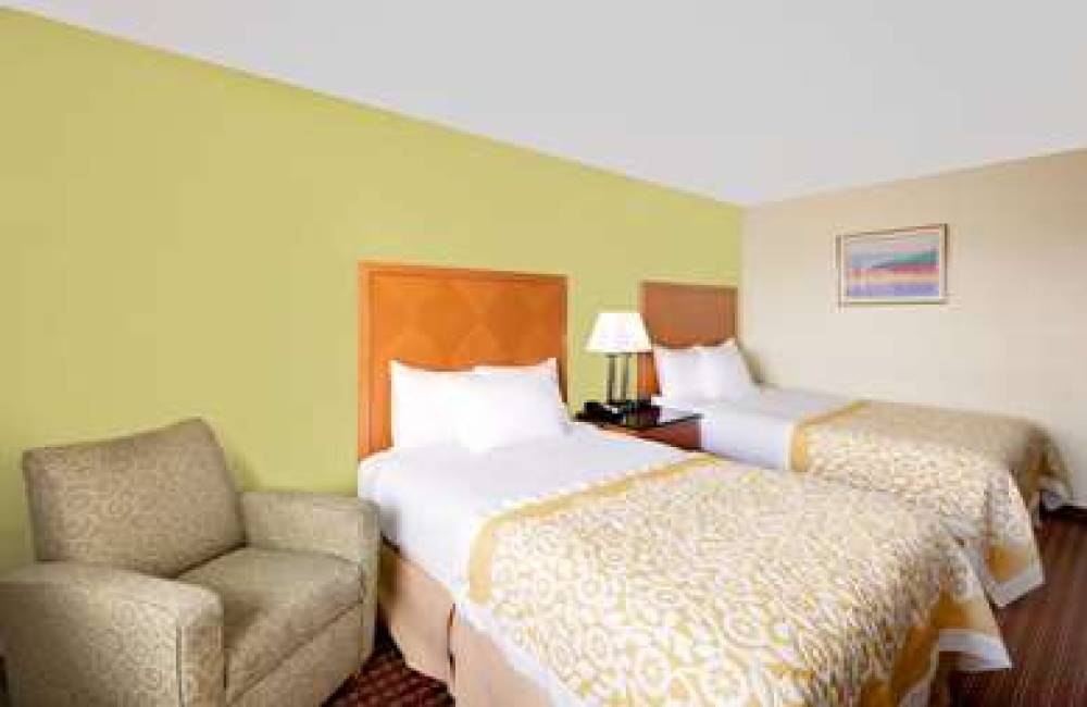 Days Inn By Wyndham Fort Dodge 9