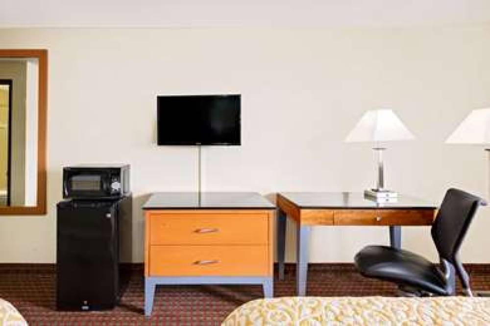 Days Inn By Wyndham Fort Dodge 5
