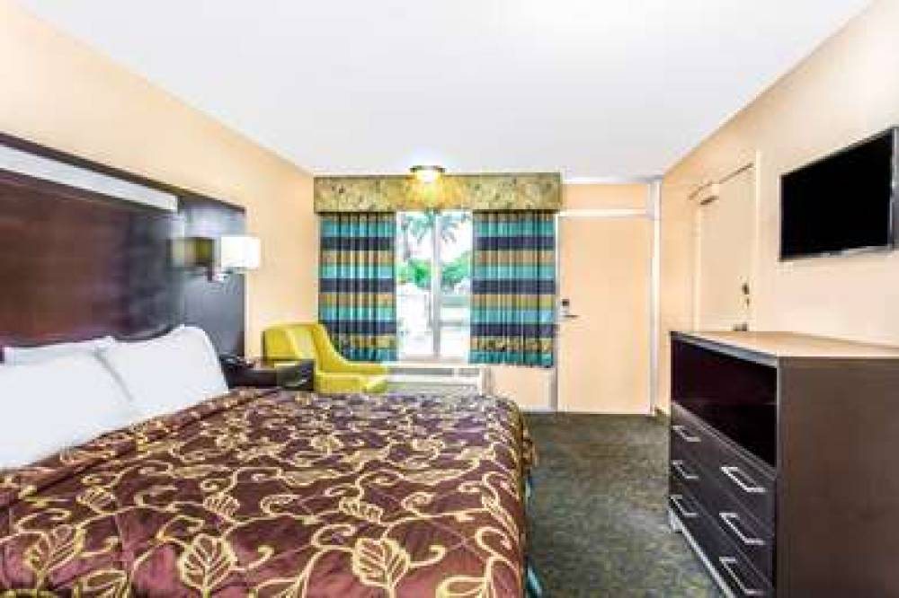 DAYS INN BY WYNDHAM FORT LAUDERDALE 6