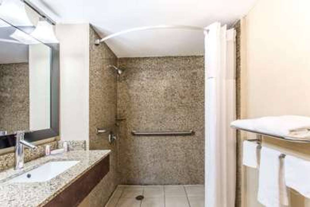 DAYS INN BY WYNDHAM FORT LAUDERDALE 8