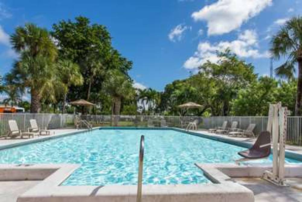 DAYS INN BY WYNDHAM FORT LAUDERDALE 4