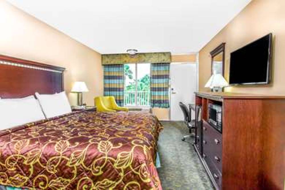 DAYS INN BY WYNDHAM FORT LAUDERDALE 10