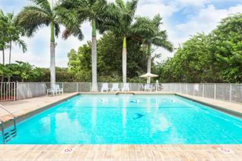 Days Inn By Wyndham Fort Lauderdale-Oakland Park Airport N 7