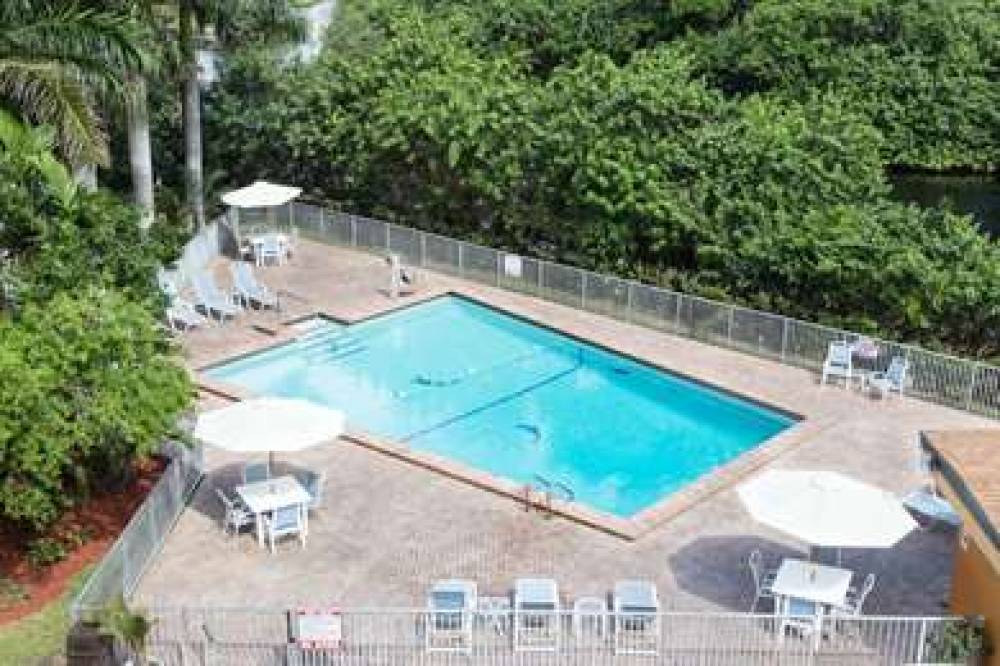 Days Inn By Wyndham Fort Lauderdale-Oakland Park Airport N 6