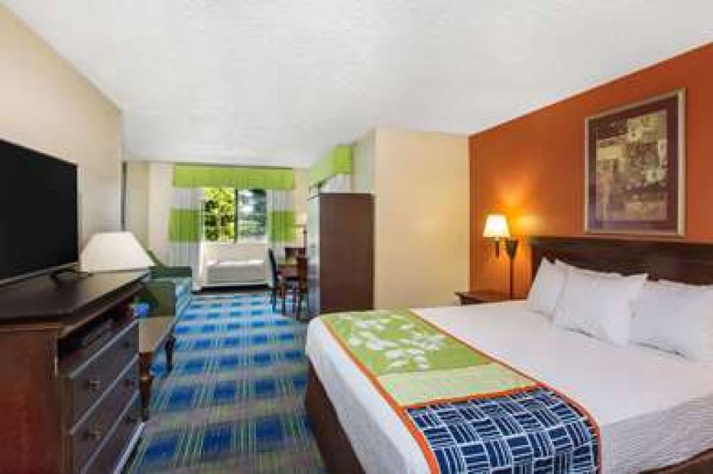 Days Inn By Wyndham Fremont 8