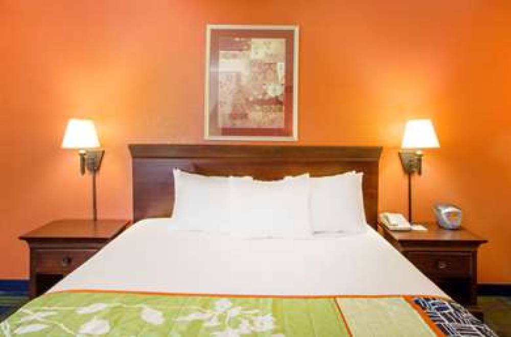 Days Inn By Wyndham Fremont 5