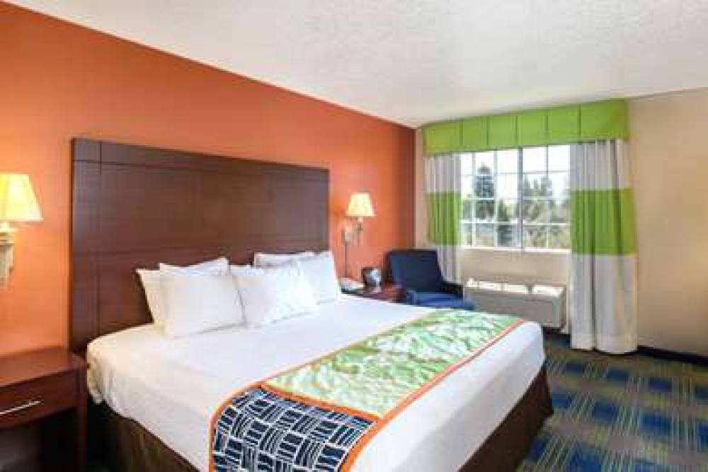 Days Inn By Wyndham Fremont 9