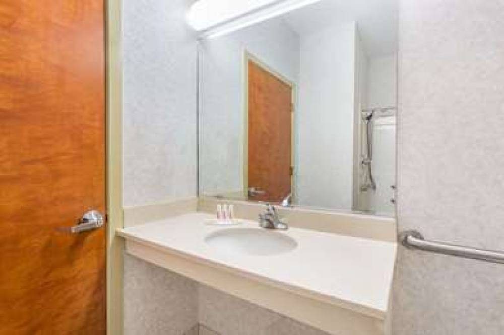 Days Inn By Wyndham Glen Allen/Richmond North 5