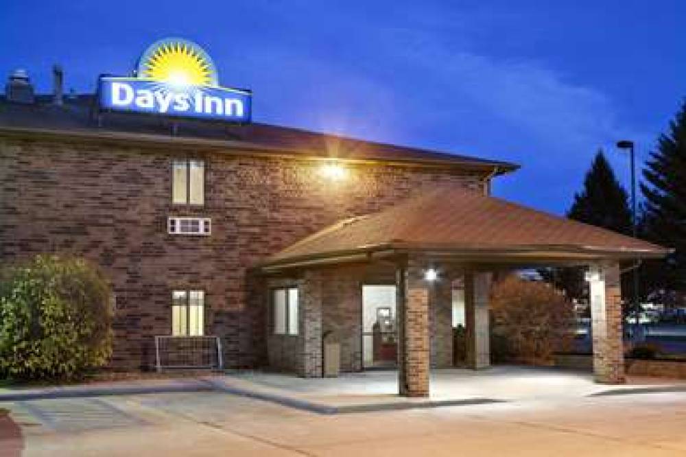 Days Inn By Wyndham Grand Forks Columbia Mall