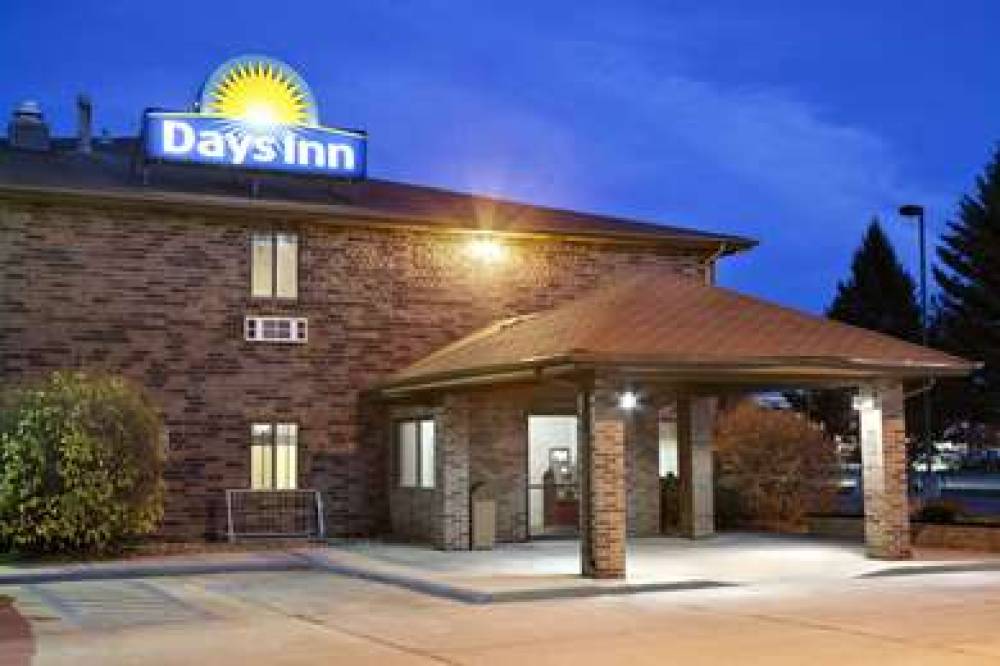 Days Inn By Wyndham Grand Forks Columbia Mall
