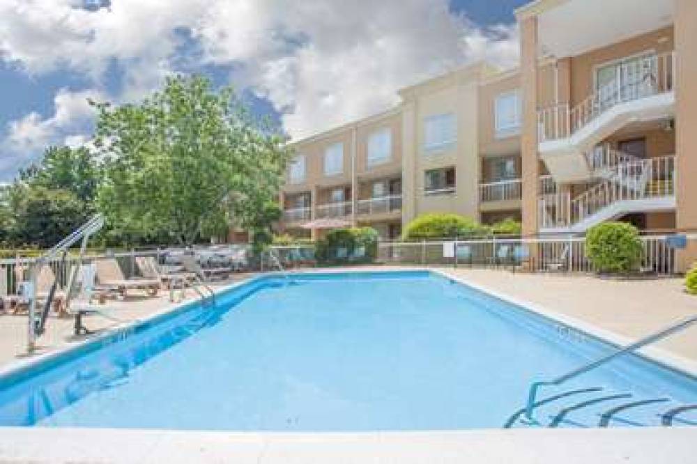 Days Inn By Wyndham Greenville 3