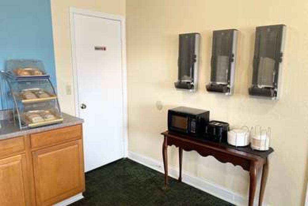 Days Inn By Wyndham Hannibal 9