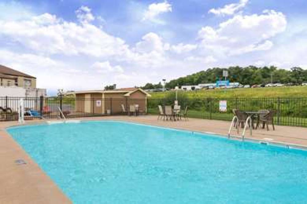 Days Inn By Wyndham Hannibal 4
