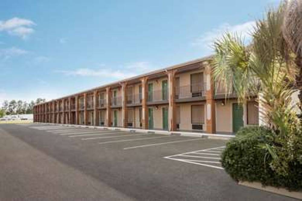 Days Inn By Wyndham Hardeeville/ I 95 State Line