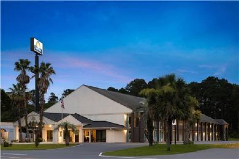 DAYS INN BY WYNDHAM HARDEEVILLE NEA 4