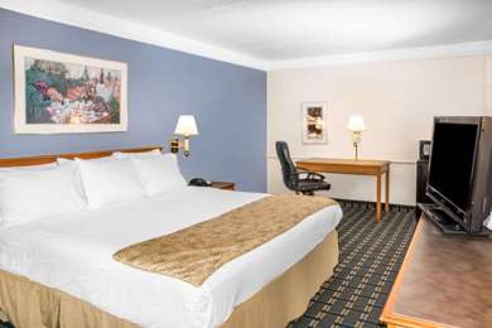 Days Inn By Wyndham Houston 8