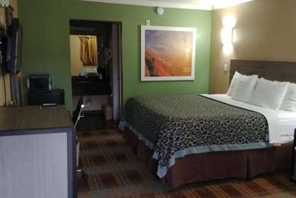 Days Inn By Wyndham Houston East 8