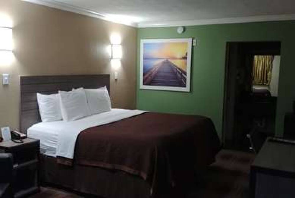Days Inn By Wyndham Houston East 1