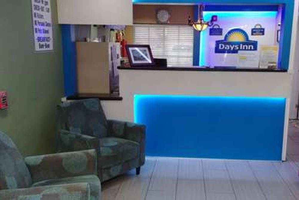 Days Inn By Wyndham Houston East 3