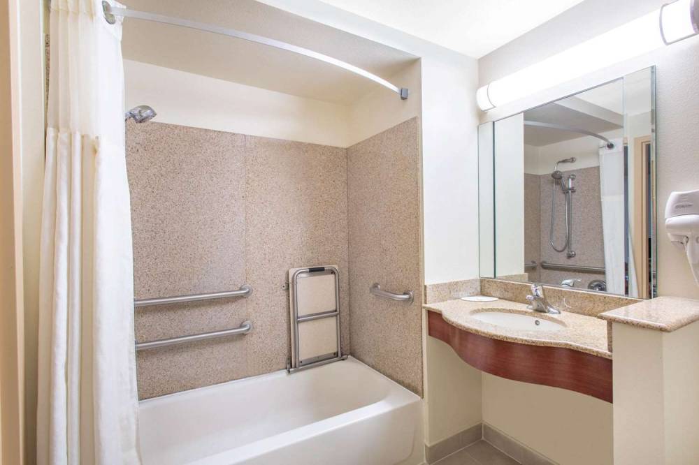 Days Inn By Wyndham Iselin / Woodbridge 6