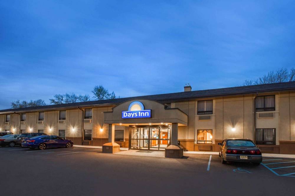 Days Inn By Wyndham Iselin / Woodbridge 2