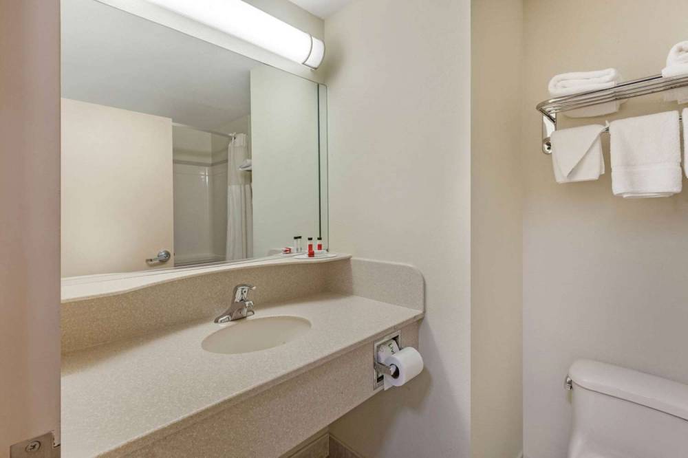 Days Inn By Wyndham Iselin / Woodbridge 3