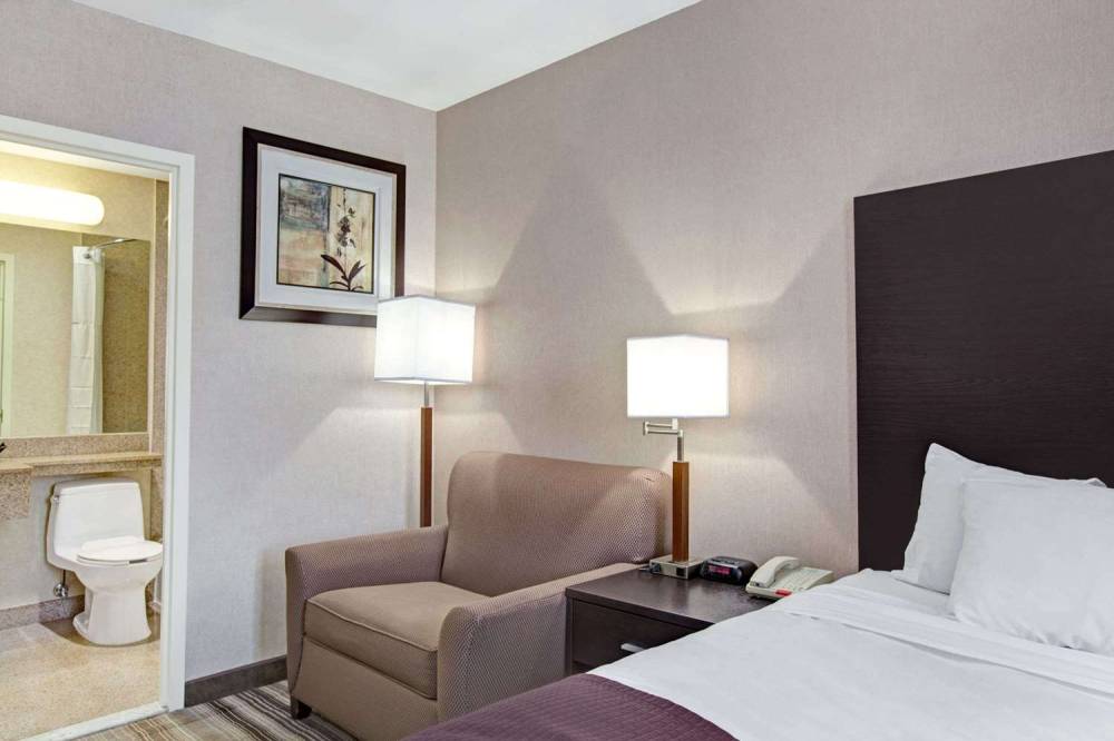 Days Inn By Wyndham Jamaica / JFK Airport 1