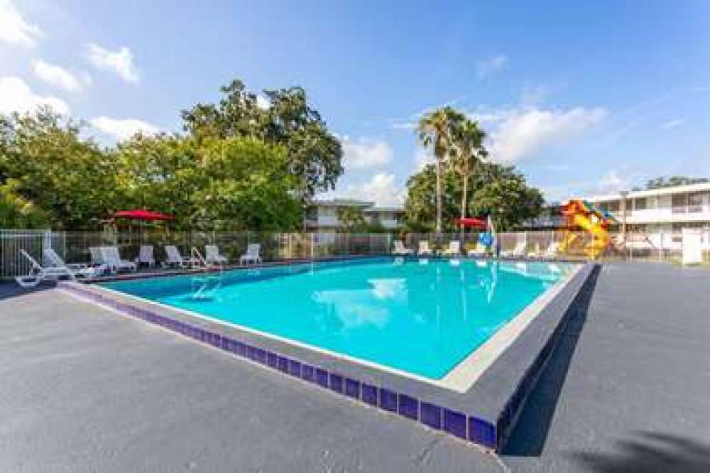 Days Inn By Wyndham Kissimmee FL 8