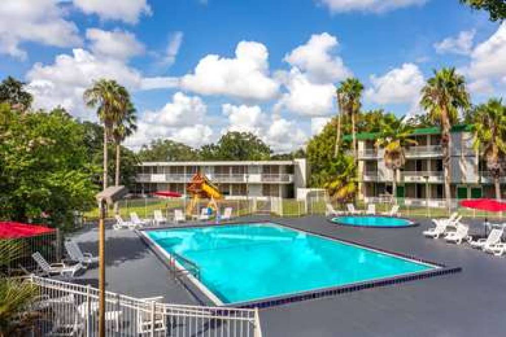 Days Inn By Wyndham Kissimmee FL 9