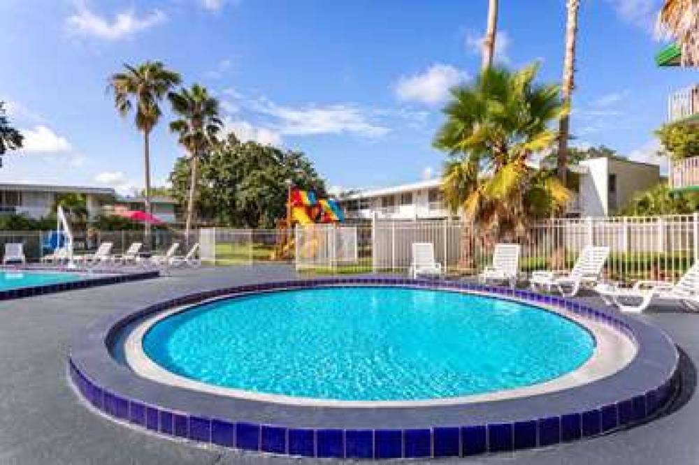 Days Inn By Wyndham Kissimmee FL 7