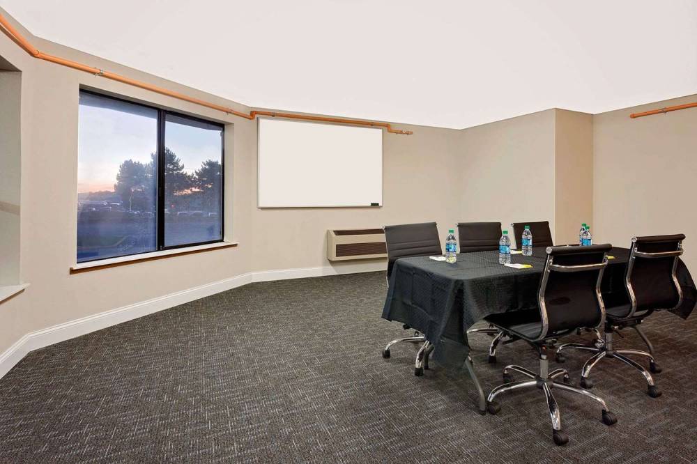 DAYS INN BY WYNDHAM LAKEWOOD S 6