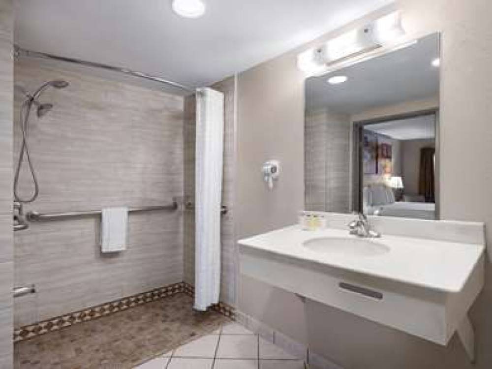 DAYS INN BY WYNDHAM LAS VEGAS AIRPO 2